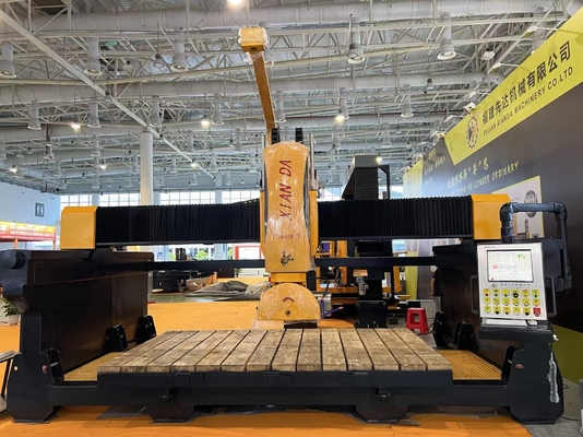 Cortadora del puente de 5 AXIS con el motor síncrono magnético permanente