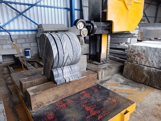 Máquina de corte de alambre de diamante de control CNC con alta precisión de corte y enlace de cuatro huso para el corte de piedra