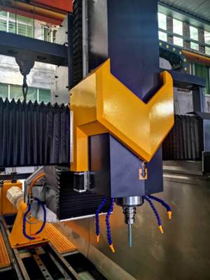 Máquina de tallado de columnas CNC de 4 ejes de alta precisión 7.5kw