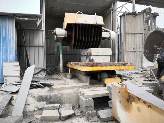 Material metálico Cuatro piezas máquina de corte de baluster fuente de alimentación AC