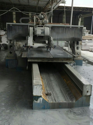 Máquina de corte de perfiles lineales de material de piedra eficiente