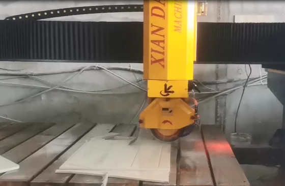 Máquina de corte de puente de 4 ejes con función de servo de valor absoluto de bus