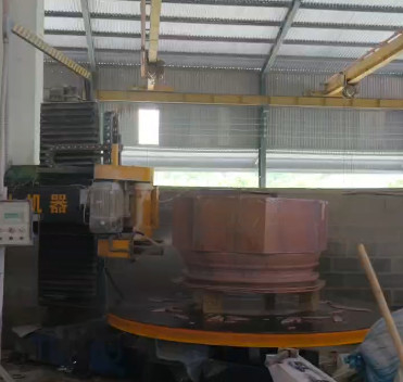 Máquina de perfilado de columnas metálicas de precisión con potencia de 12,5 kW / velocidad Bajo nivel de ruido
