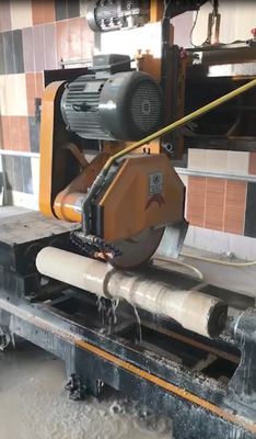 Máquina de corte de baluster CNC de dos PC con estructura simple y práctica