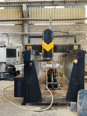 Máquina de tallado de columna de 4 ejes de alta precisión