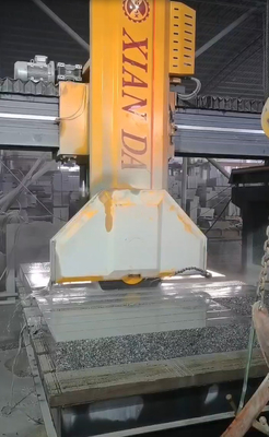 Máquina de corte de losas de piedra de bloque medio de cuatro columnas con doble cilindro hidráulico