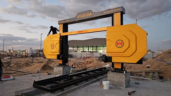 Máquina CNC de 4 ejes con motor principal de 11 kW con certificación CE para mecanizado rápido y preciso