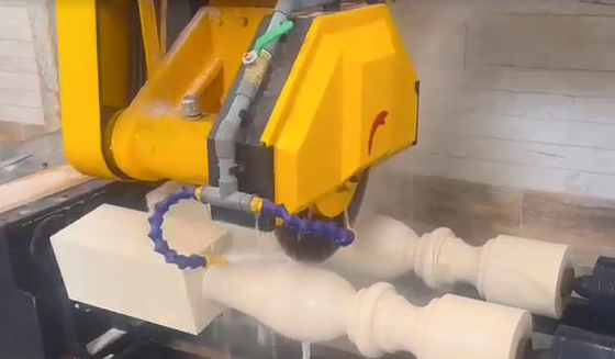 CNC / PLC Dos PCs Máquina de corte de baluster para el poste del rey, bloqueo de carretera