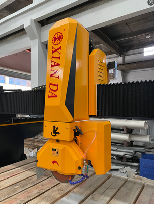 Máquina de corte de sierra de puente Xianda para perfilar movimiento automático de la mesa