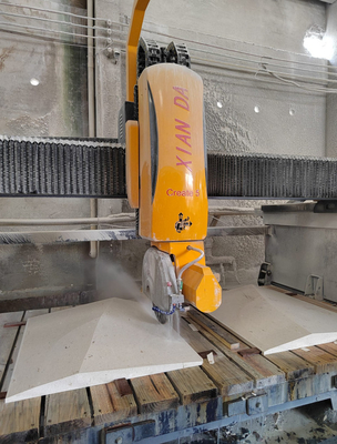 Xianda Marca Italiana Sistema de 5 Ejes CNC Puente Vía Automática Granito Granito Cuarzo Placa de fresado Maquinaria de cocina Lavadero encimera Fabrica de Maquinaria de corte de piedra Precio de fábrica