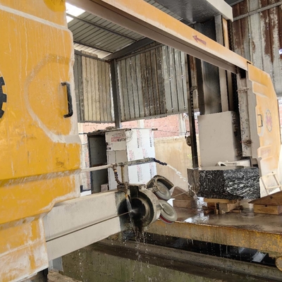 Máquina de corte de piedra de 4 ejes hecha rápida y fácilmente con CNC