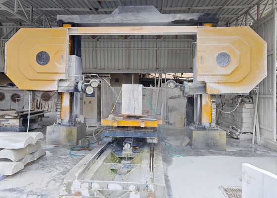 Máquina CNC de piedra de alambre de diamante monocerrado para formas especiales