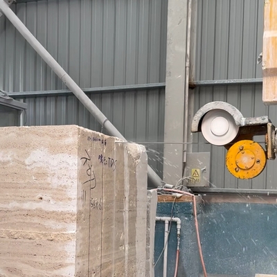Potente máquina CNC para cortar con precisión y rapidez