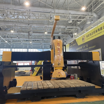 Crear una máquina de corte de sierra de puente 450/600 con características de control y seguridad CNC