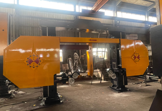 Máquina de corte de alambre de diamante CNC compacta con eje giratorio de 360° para cortar material con precisión