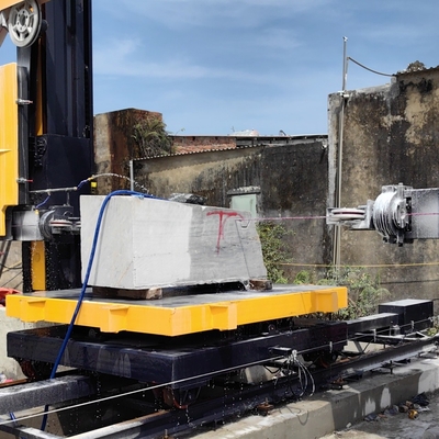 Máquina de sierra de alambre de diamante de rendimiento con grado de rotación de 360 ° y motor principal de 15kw
