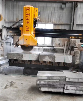 Máquina de corte de bloque medio de cuatro columnas de alta velocidad con 29/37kw de potencia bruta para corte de precisión