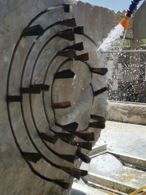Máquina de corte con hilo diamantado CNC de 4 ejes para corte de piedra de precisión para formas especiales y diseños curvos