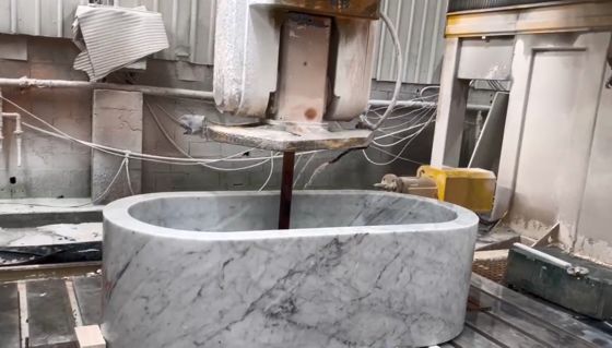 Máquina de corte de sierra de puente CNC de 5 ejes con control simultáneo de 5 ejes 20 kW BT40 Diseño de eje y mesa híbrida