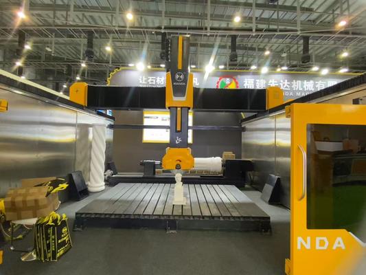 Enrutador CNC de 5 ejes con 20 kW BT40 Eje Verdadero de 5 ejes de control simultáneo y diseño de mesa híbrida para el corte de piedra de precisión