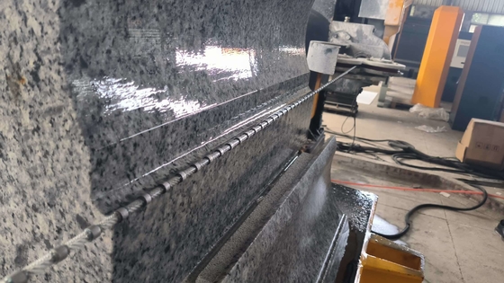Máquina de corte de sierra de alambre de diamante Maquinaria de piedra 5 Ejes CNC Sierra de alambre de diamante para el corte de piedra de alta eficiencia