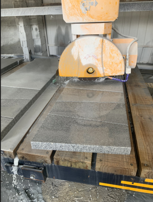 Máquina cortadora de piedra tipo puente de cuatro ejes con biselado de motor servo de 0-60°