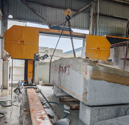 Máquina de sierra de alambre de diamante para trabajos pesados con pórtico móvil, con tamaño máximo de procesamiento de 3500*3500*2200 mm y control CNC/PLC para corte de piedra de alta precisión