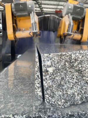 Máquina automática de recorte de bordes de losas en arco con doble cuchilla