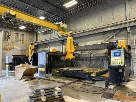 Máquina cortadora de puentes automática de 5 ejes con sistema DDX para procesamiento de piedra de 3200 × 2000 × 180 mm