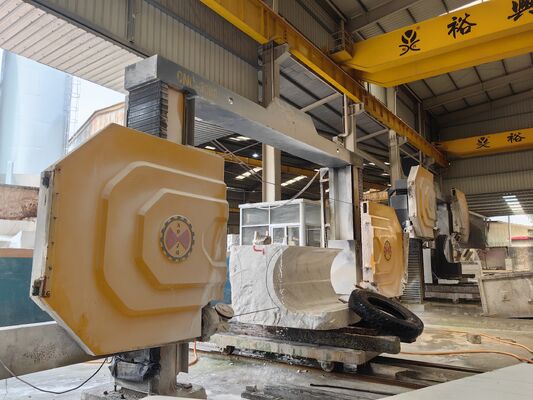 Máquina de sierra de alambre de diamante CNC de 4 ejes con mesa giratoria servo de 360°, corredera de 16 superficies y elevación de 28 ruedas