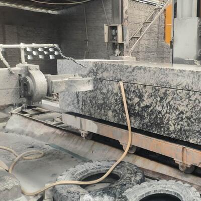 Xianda Nueva máquina de sierra de alambre de diamante CNC con motor de engranaje certificado CE 380V/50Hz 11KW 6000kg para corte de piedra