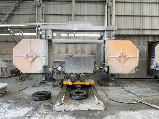 Máquina de sierra de alambre de diamante CNC compacta de 4 ejes para perfilar granito de mármol - Máquina de corte de piedra pequeña con certificado CE