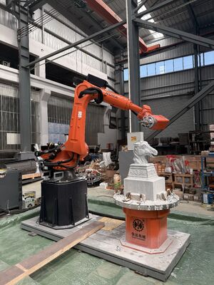 Máquina de corte de piedra de robot CNC de 6 ejes con control interpolado y tabla giratoria opcional de 7 e eje para tallado de precisión