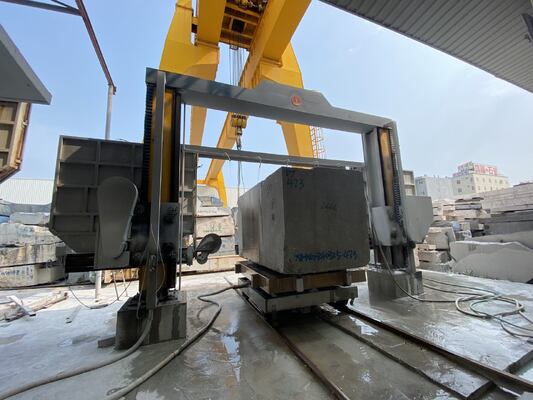 Máquina de corte de alambre de diamante con control PLC y accionamiento de tornillo síncrono para división de bloques de mármol y granito de 3000×3000×1500 mm