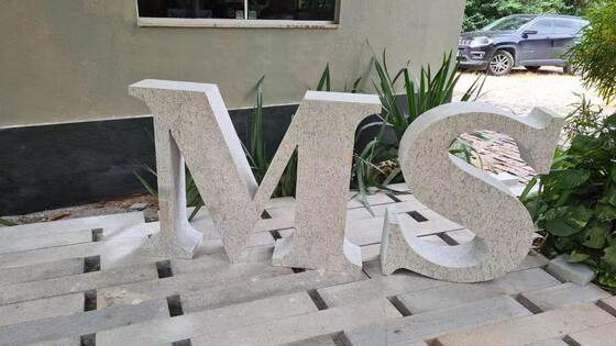 4-Axis CNC Diamond Wire Saw Machine with 360° Servo-Rotary Table, 16-Surface Slideway, and 28 Rolling-Wheel Lift for Precision Stone Cutting