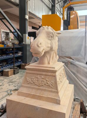Máquina de corte de piedra CNC de 6 ejes con control interpolado y husillo BT40 para tallado a gran escala de hasta 3100 mm