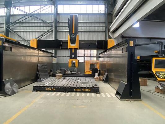 Enrutador CNC de 5 ejes con 20 kW BT40 Eje Verdadero de 5 ejes de control simultáneo y diseño de mesa híbrida para el corte de piedra de precisión
