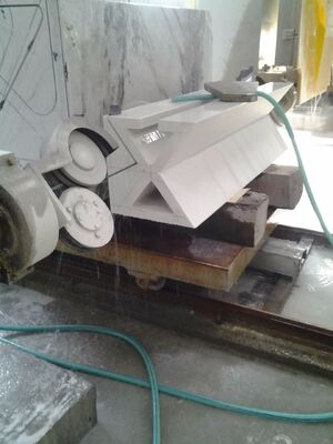 Máquina automática CNC para la sierra de alambre de diamante con motor principal de 15 kW para el corte de piedra a 20-40 m/h