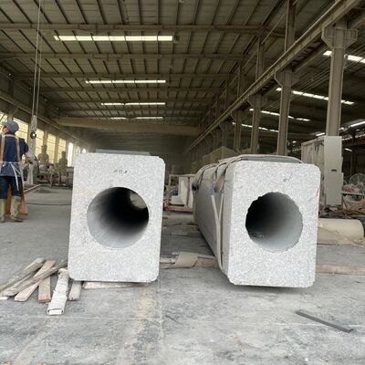 Máquina vertical CNC de sierra de alambre de diamante con rotación de 360 ° en el eje A y motor principal de imán permanente para el perfilado de piedra de 2300 mm