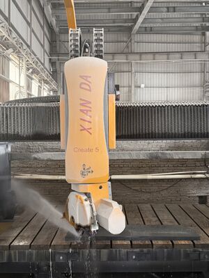 Máquina de corte de sierra de puente CNC de 5 ejes con rotación de 360 ° de la hoja para el procesamiento de piedra de 3200x2000 mm