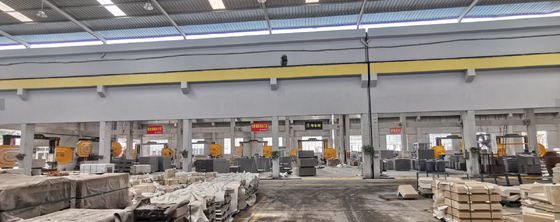 Máquina de sierra de alambre de diamante CNC de 4 ejes Xianda con mesa giratoria servo de 360° y capacidad de carga de 20 toneladas para corte de piedra