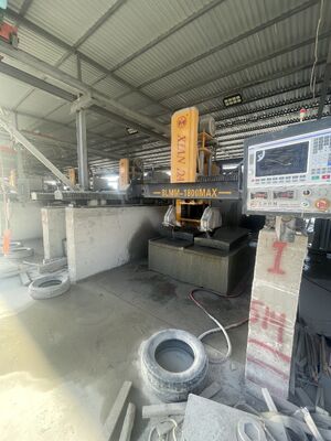 Máquina de corte y fresado lineal de tipo puente CNC con sistema CNC de 3 ejes para una longitud de procesamiento máxima de 3500 mm y certificación CE ISO9001