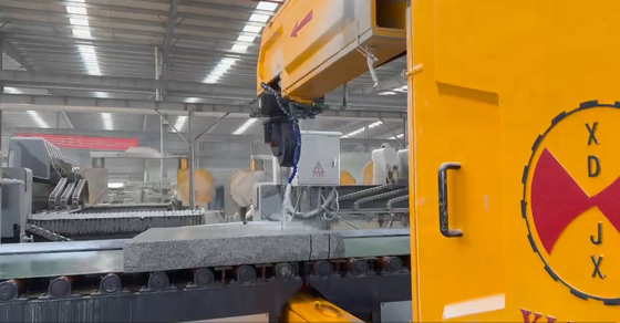 Máquina de sierra de hilo de diamante CNC vertical con rotación completa del eje A de 0-360°, motor principal de imán permanente y alta velocidad de hilo ajustable de 20-40 m/s