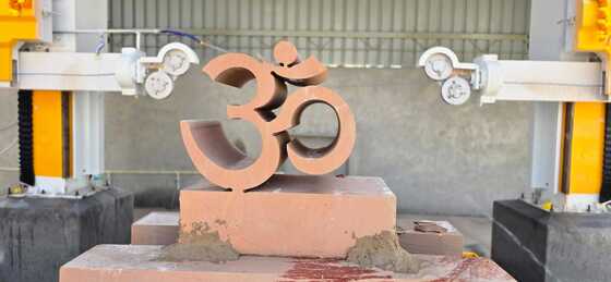 Sierra de hilo diamantado CNC de 4 ejes Discovery-4, motor de imán permanente de 15 kW, mesa de trabajo giratoria servo para corte de losas en arco, columnas y lápidas de piedra