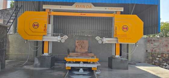 Sierra de hilo diamantado CNC de 4 ejes Discovery-4, motor de imán permanente de 15 kW, mesa de trabajo giratoria servo para corte de losas en arco, columnas y lápidas de piedra
