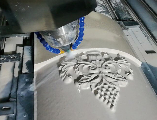 La piedra del corte de 4 AXIS que talla al router del CNC para el cilindro se opone las piernas del escritorio
